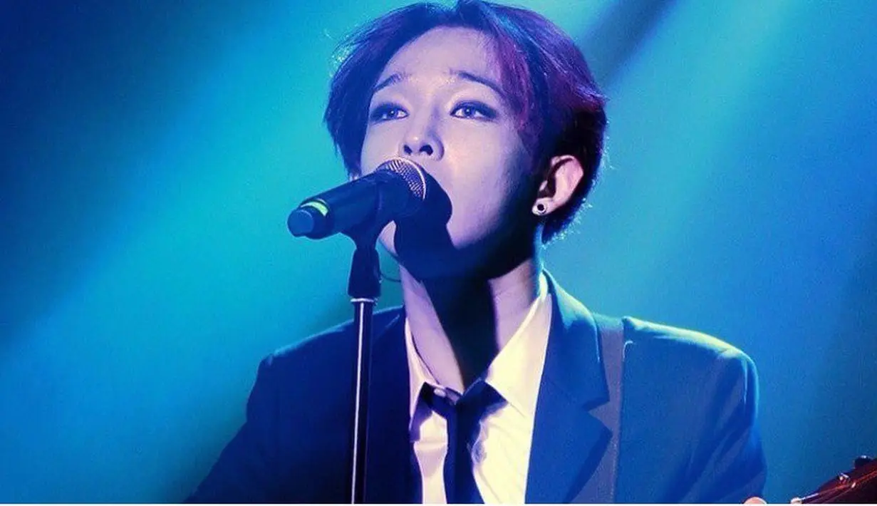 "Aku tak ingin bertengkar. Jadi beri semangat saja pada orang yang kalian suka. Aku bukan idol, aku bsa hidup baik tanpa harus menciptakan citra bahwa aku orang baik," tuturnya. (Foto: allkpop.com)