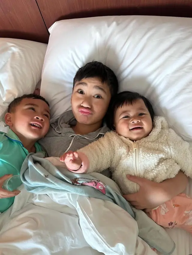 Potret harmonis Rafathar, Rayyanza, dan Lily. (credit: instagram.com/raffinagita1717)
