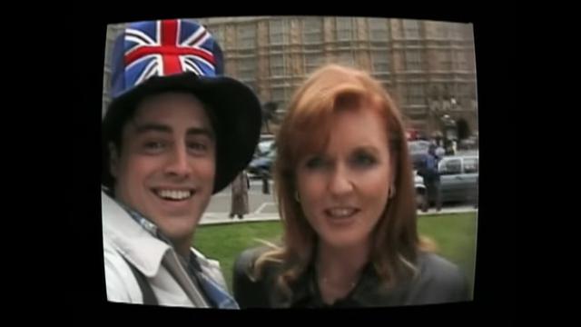 Sarah Ferguson, Duchess of York menjadi figuran dalam series FRIENDS pada tahun 1998. (Tangkapan layar Youtube Still Watching Netflix)