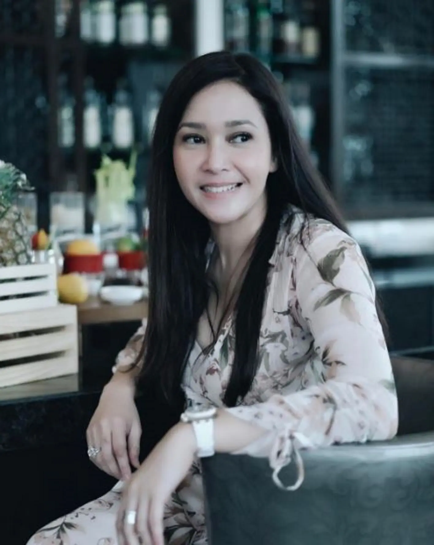 Maia Estianty mengunggah foto sedang tersenyum saat berada di Bangkok (Instagram/@maiaestiantyreal)