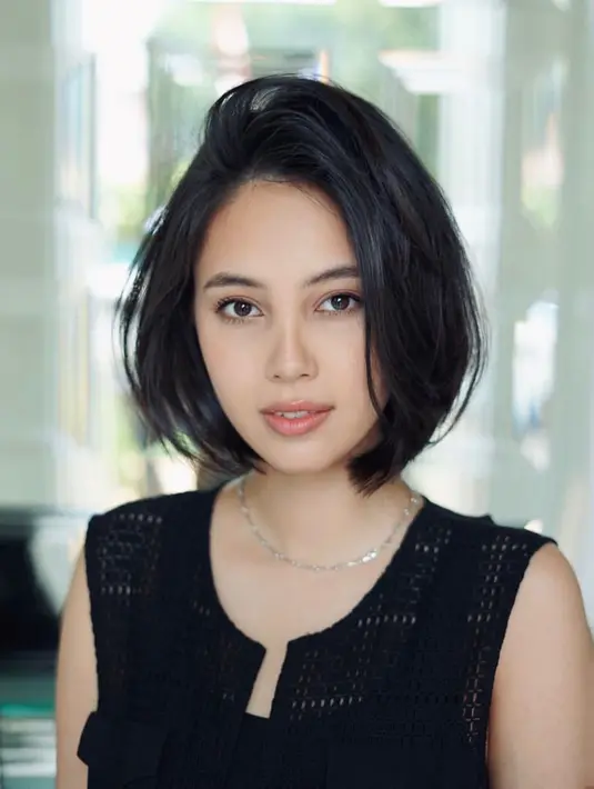 Meski dikenal sebagai seorang keturunan blasteran Indonesia-Swiss, namun wanita kelahiran 21 Juni 1995 ini juga fasih dalam melafalkan dialog dengan bahasa Jawa dan Sunda. (Liputan6.com/IG/anggikabolsterli)