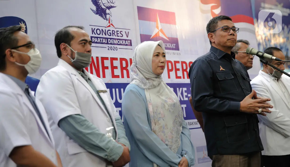 Sekjen DPP Partai Demokrat, Hinca Panjaitan memberikan keterangan penyelenggaraan Kongres ke-V di DPP Partai Demokrat, Jakarta, Jumat (13/3/2020). Demokrat tetap menyelenggarakan Kongres ke-V di JCC, Jakarta, pada 15 Maret 2020 meski wabah virus corona melanda Indonesia. (Liputan6.com/Faizal Fanani)