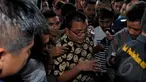 Mantan Wamenkumham Denny Indrayana memenuhi panggilan penyidik Bareskrim Mabes Polri untuk diperiksa kedua kalinya sebagai tersangka atas kasus dugaan proyek Payment Gateway atau pembuatan paspor online di Kementerian Hukum dan HAM 2014. Denny Indray...