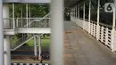 Suasana Jembatan Penyeberangan Orang (JPO) yang merupakan akses menuju Halte Transjakarta CSW di kawasan Kebayoran Baru, Jakarta Selatan, Rabu (30/10/2019). JPO tersebut selama bertahun-tahun tidak dapat digunakan karena memiliki tinggi hingga 20,7 meter. (Liputan6.com/Immanuel Antonius)