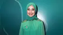 "Kalau di keluarga, khususnya keluarga betawi, meriahnya itu sampai habis Lebaran. Persiapannya sama seperti Idul Fitri. Sama hebohnyalah. Persiapan kulinernya juga maksimal," pungkas Alya Rohali. (Deki Prayoga/Bintang.com)