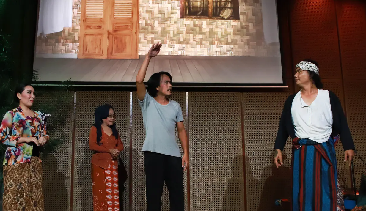 Pertunjukan Kuntilanak Mangga Dua bercerita tentang  seorang pemuda pekerja keras bernama Tisna. Bersama Acih kekasihnya, setelah menikah mereka pindah ke Jakarta dan menempati rumah yang ternyata angker. [Foto: Dok. Galeri Indonesia Kaya/Fimela.com]
