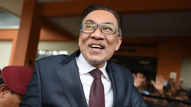 Anwar Ibrahim Resmi Bebas