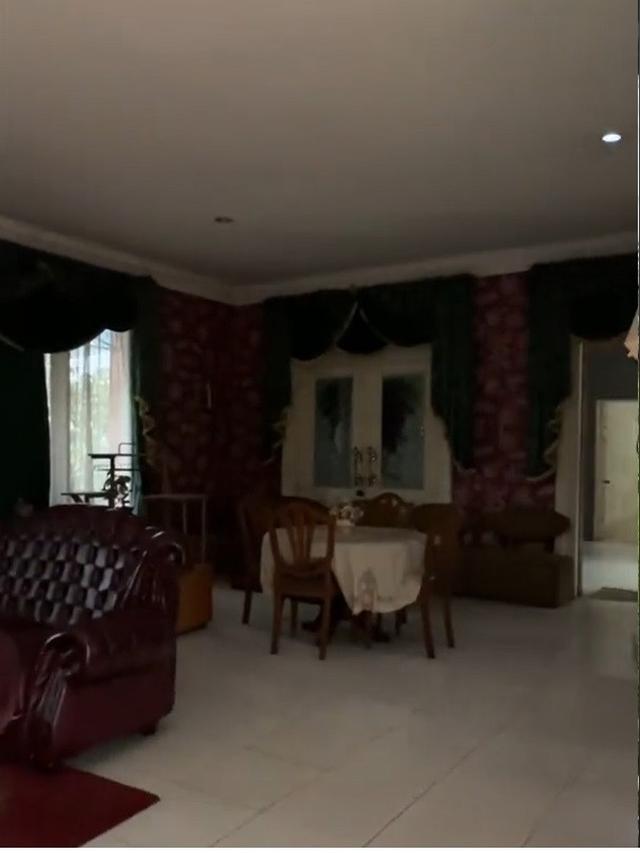 Penampakan rumah merah Genta Buana yang tak terurus lagi