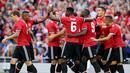 Para pemain Manchester United merayakan gol yang dicetak oleh Henrikh Mkhitaryan ke gawang Sampdoria pada laga persahabatan di Stadion Aviva, Dublin, Rabu (2/8/2017). Manchester United Menang 2-1 atas Sampdoria. (AFP/Paul Faith)