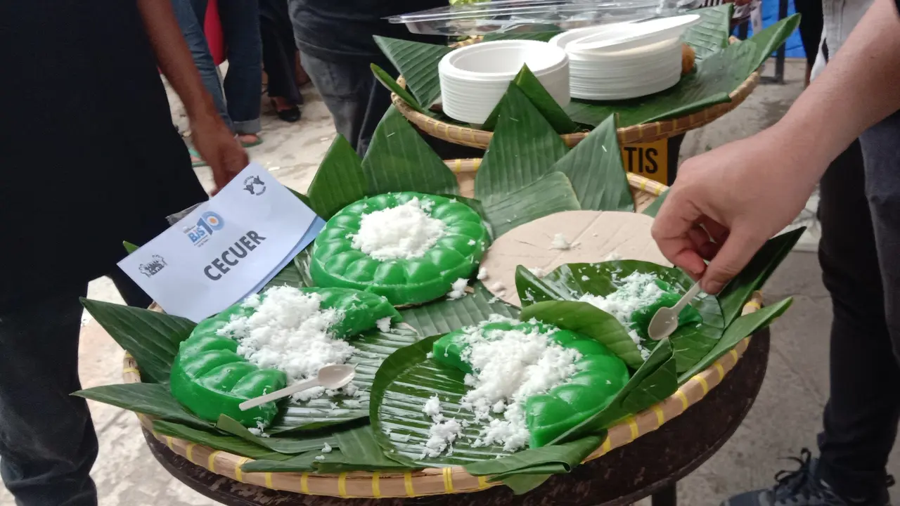 Kue Khas Banten, Cecuer, Di HUT BJS. (Selasa,17/11/2020). (Yandhi Deslatama/Liputan6.com)