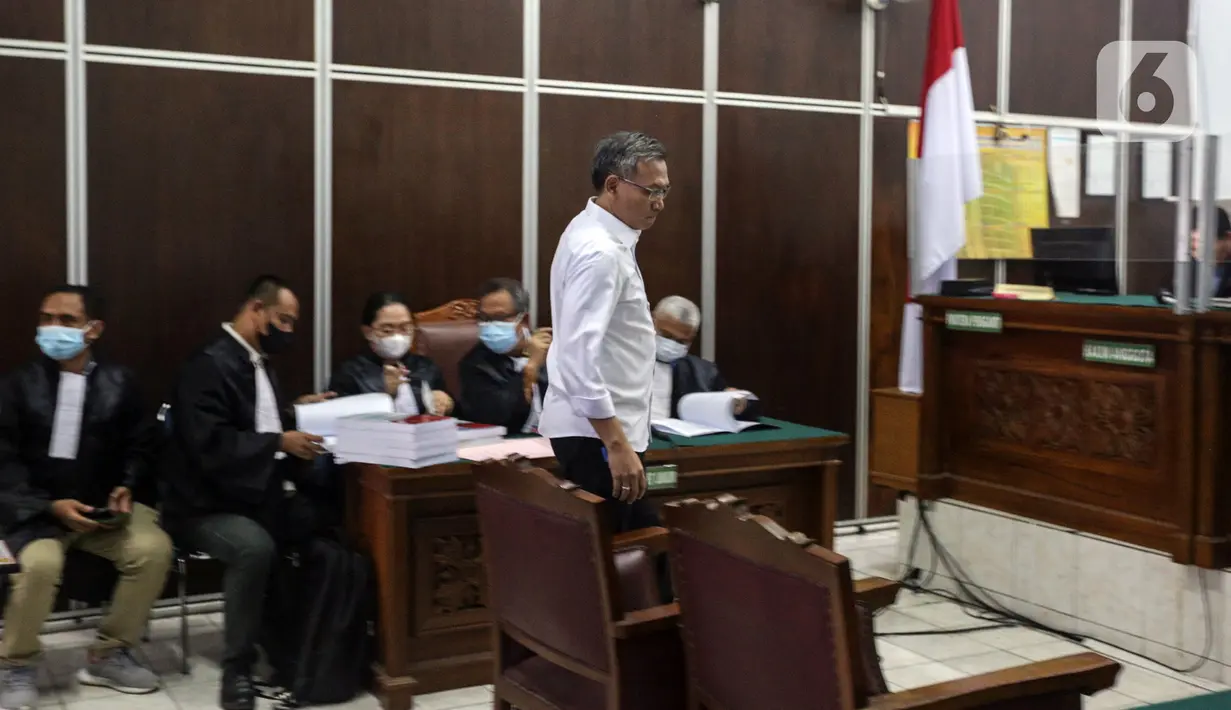 Terdakwa kasus obstruction of justice atau upaya untuk menghalang-halangi suatu proses hukum pada kasus pembunuhan Brigadir Nofriansyah Yosua Hutabarat atau Brigadir J, Agus Nurpatria bersiap untuk menjalani sidang lanjutan dengan agenda pembacaan tuntutan oleh Jaksa Penuntut Umum di Pengadilan Negeri Jakarta Selatan, Jumat (27/1/2023). Mantan Kepala Detasemen (Kaden) A Biro Paminal Polri tersebut dituntut 3 tahun penjara dan denda sebesar Rp 20 juta subsider 3 bulan kurungan. (Liputan6.com/Johan Tallo)