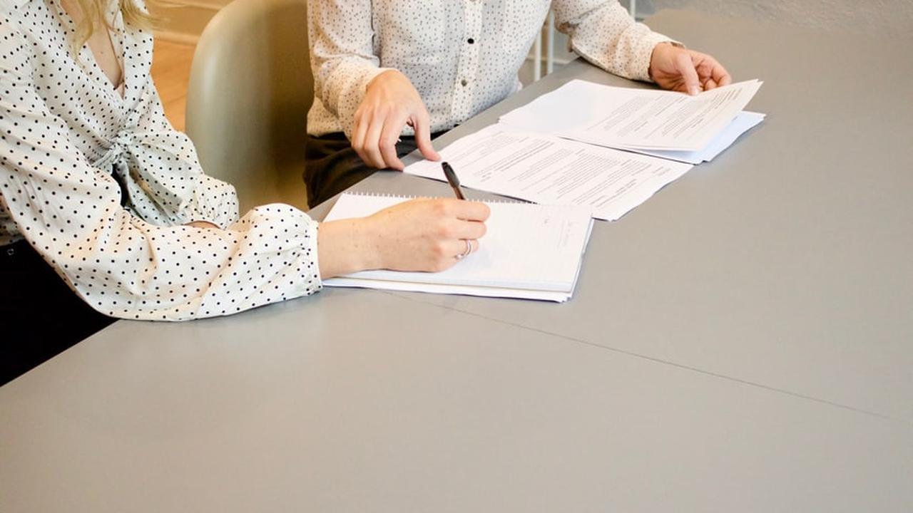 Ilustrasi Melamar atau Wawancara Kerja. Foto: Unsplash/Gabrielle Henderson