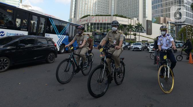 Kewajiban Kita Saat Mengendarai Sepeda Di Jalan Raya Yaitu
