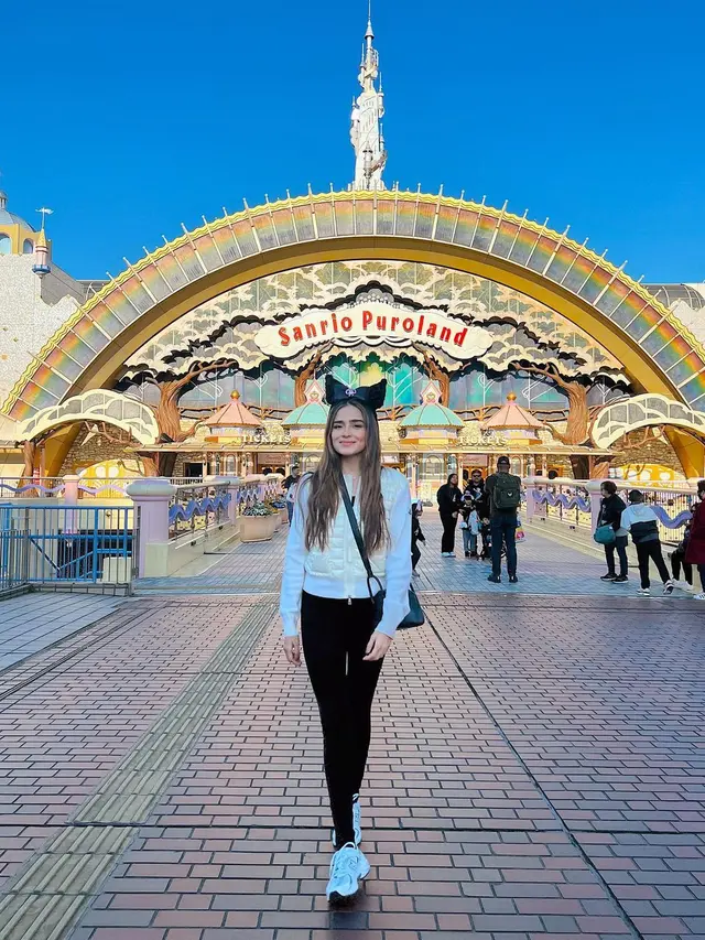 Yasmine Wildblood pelesir ke berbagai theme park di Jepang (Foto: IG yaswildblood)