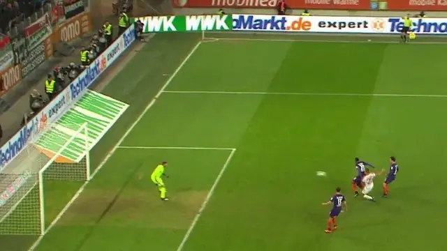 Berita video gol Augsburg ke gawang Werder Bremen dengan assist scorpion kick Raul Bobadilla. This video presented by BallBall.