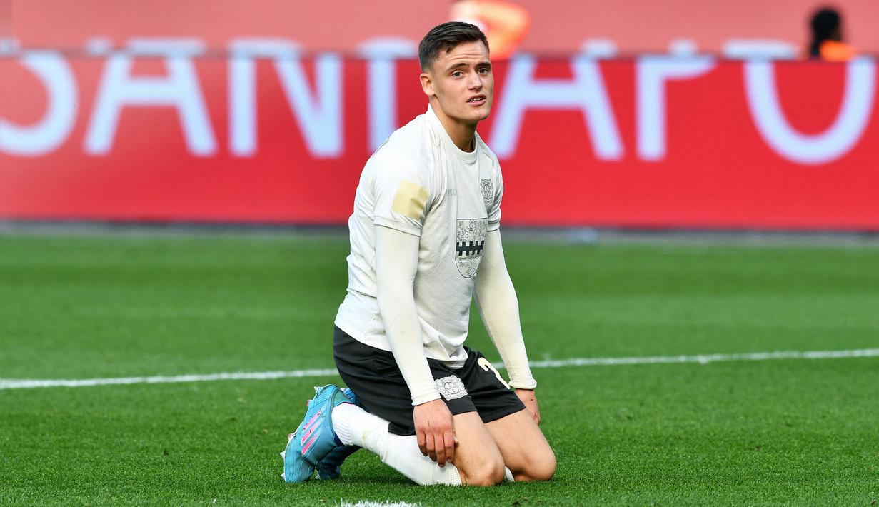 Florian Wirtz. Gelandang serang Bayer Leverkusen berusia 19 tahun ini terancam tidak akan tampil bersama Timnas Jerman di Piala Dunia 2022 Qatar yang akan menjadi Piala Dunia pertamanya. Saat ini ia tengah menjalani pemulihan akibat cedera ACL yang didapatnya pada musim lalu saat Bayer Leverkusen kalah 0-1 dari FC Koln di pekan ke-26 Liga Jeman muism 2021/2022 (13/3/2022). Musim ini ia sama sekali belum bermain bersama Bayer Leverkusen di semua ajang. (AFP/Uwe Kraft)