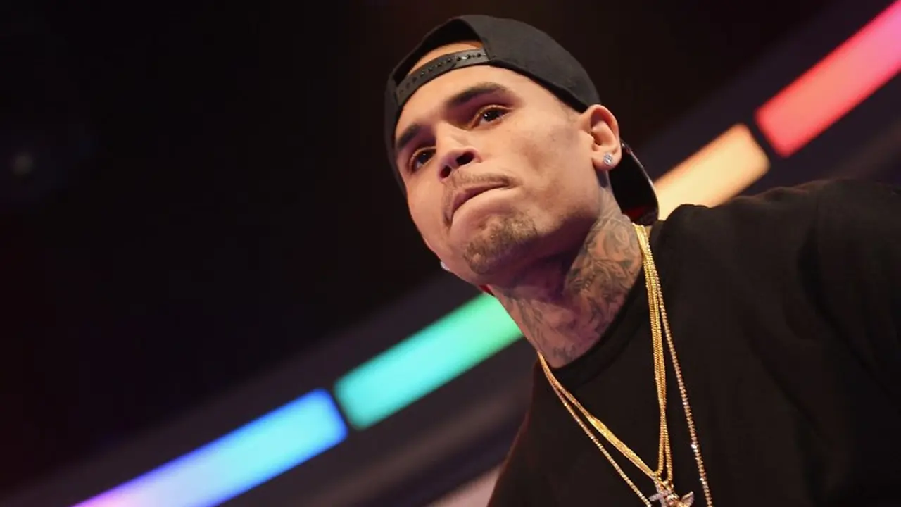 Chris Brown dilarang menggunakan fasilitas gym sebuah pusat kebugaran, selama seumur hidup karena perbuatannya. (AFP/Bintang.com)