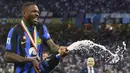 Pertandingan itu sekaligus menjadi momen penyerahan gelar scudetto bagi Inter Milan mengingat laga dimainkan dihadapan publik sendiri. (Spada/LaPresse via AP)