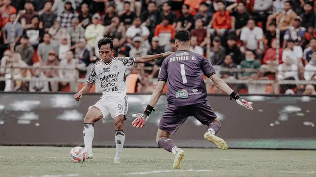Semen Padang vs Bali United