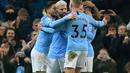 Selebrasi gol tunggal Sergio Aguero pada laga lanjutan Premier League yang berlangsung di Stadion Etihad, Manchester, Kamis (28/2). Manchester City menang 1-0 atas West Ham United. (AFP/Lindsay Parnaby)