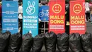 Sejumlah kantong plastik sampah yang dikumpulkan relawan di lokasi Car Free Day, Jakarta, Minggu (21/5). Kegiatan itu mengajak masyarakat agar peduli dengan kebersihan lingkungan serta selalu membuang sampah pada tempatnya (Liputan6.com/Immanuel Antonius)