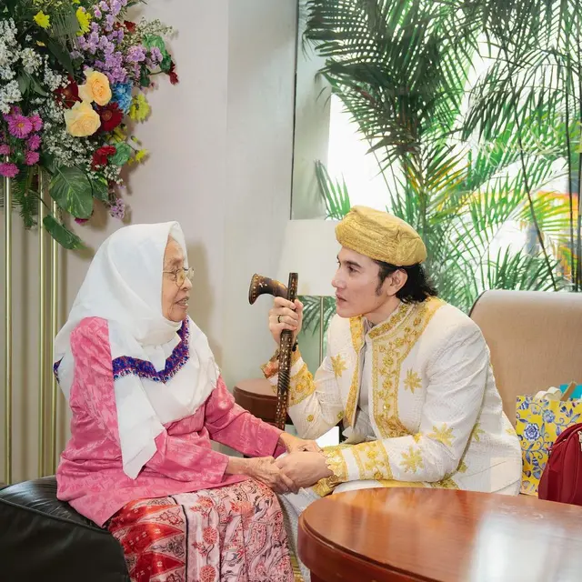 6 Potret Gala Premiere Film Buya Hamka, Vino Bertemu Putri Tertua Sang Ulama
