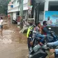 Banjir di Simpang Mampang Jalan Raya Sawangan, Kecamatan Pancoranmas, Kota Depok. (Liputan6.com/Dicky Agung Prihanto).