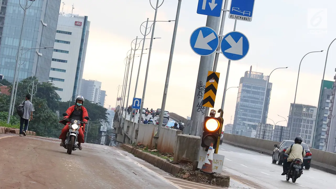 Minim Pengawasan, Pemotor Lawan Arus di Akses Persimpangan Antasari - TB Simatupang