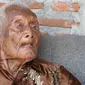 Mbah Gotho juga tidak menetapkan pantangan makan di usia jelang 146 tahun ini. (Liputan6.com/Fajar Abrori)