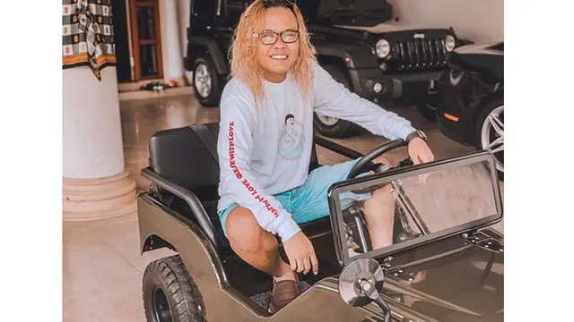 6 Gaya Sule dengan Rambut Terurai yang Bikin Pangling
