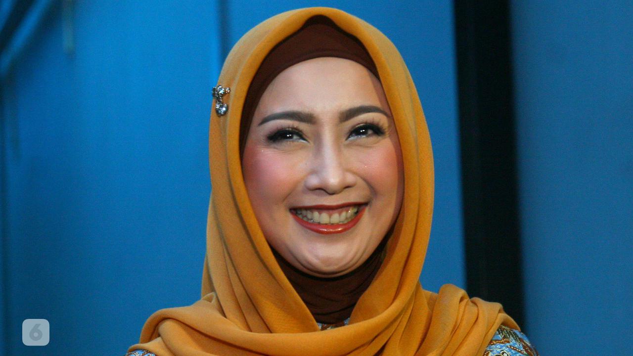 [Bintang] Desy Ratnasari