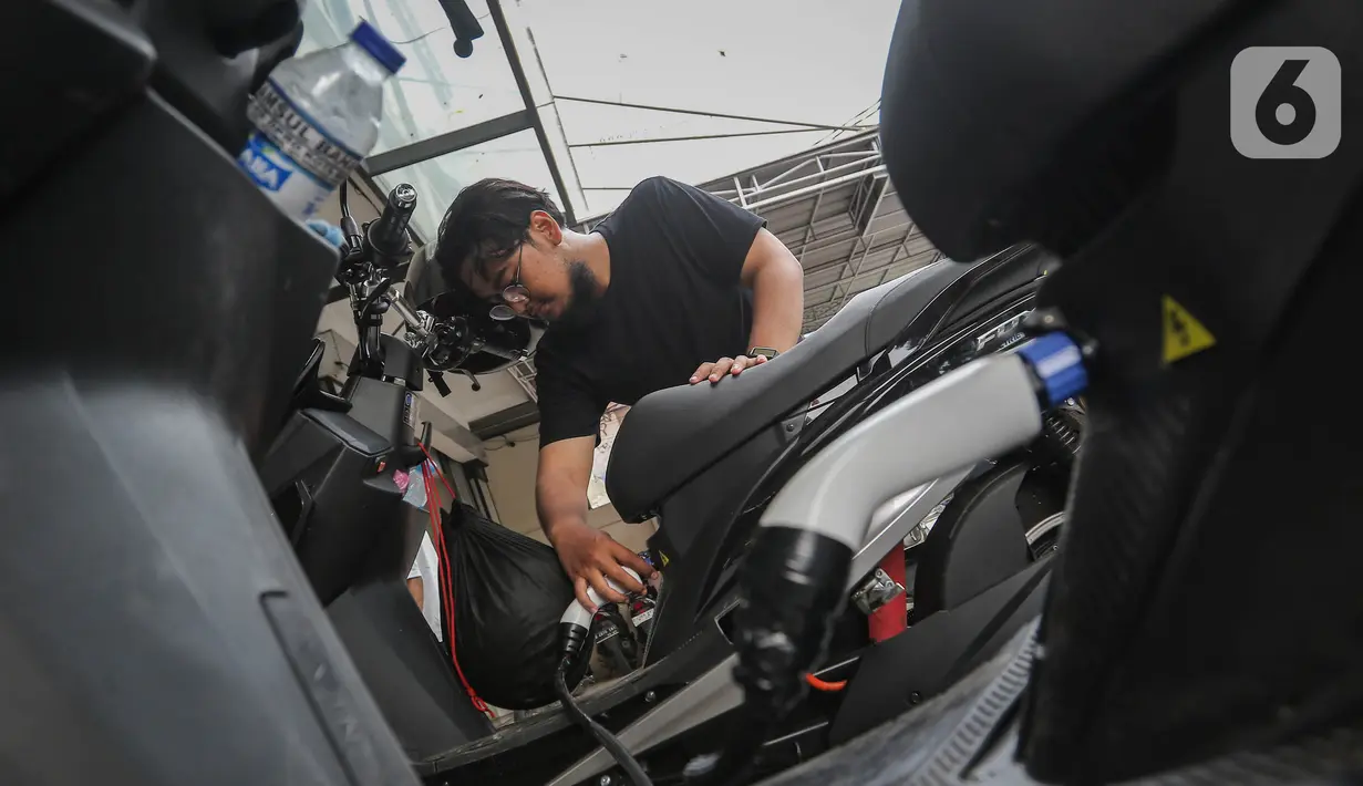 Dan pada 2024 ini, anggaran subsidi motor listrik di Kemenperin ditetapkan sebesar Rp350 miliar untuk 50 ribu unit. (Liputan6.com/Angga Yuniar)