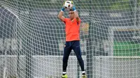 Terbang ke Inggris, Bravo Segera Berseragam Manchester City