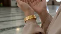 Pesona 10 Gelang Emas Bangle Arabic Style untuk Pesta dan Koleksi Pribadi, Elegan