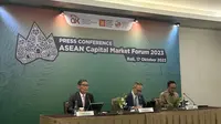 Ketua Dewan Komisioner OJK Mahendra Siregar dalam konferensi pers ASEAN Capital Market Forum 2023, Selasa (17/10/2023).