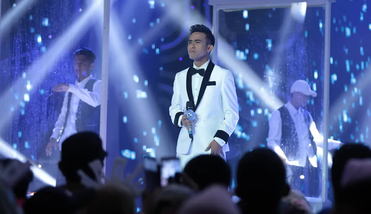 Serangkaian Dangdut Academy 4 telah mencapai titik akhir dan melahirkan satu nama sebagai sang juara. Fildan, finalis asal Baubau berhasil menjadi sang pemenang dalam kontes dangdut ini. (Deki Prayoga/Bintang.com)