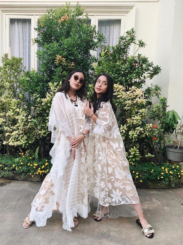 Makin Dewasa dan Cantik, Ini 6 Potret Kedua Anak Dede Yusuf