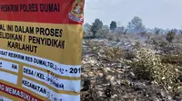Tanda segel yang dipasang polisi di Riau di lokasi kebakaran lahan. (Liputan6.com/M Syukur)