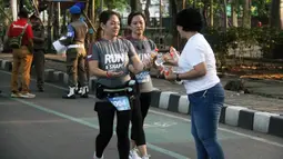 Peserta fun run saat mengikuti event lari bertajuk 'Run and Snap in Tangerang 5k' di Tangerang, Minggu (8/3/2020). Novotel Tangerang gelar event lari yang diikuti ratusan peserta. (Dokumentasi)