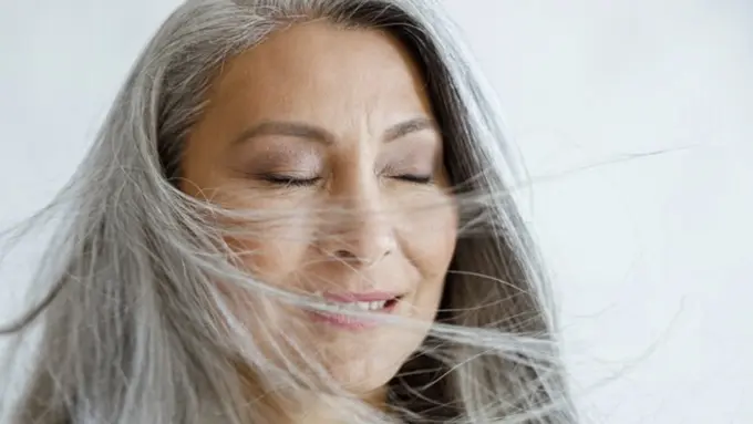 Kenapa Uban Sebaiknya Tidak Dicabut? Berikut Penjelasannya! (photo by freepik.com)