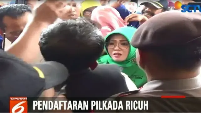 Sempat terjadi adu mulut saat sejumlah pendukung memaksa masuk ruangan.