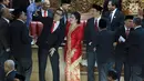 Anggota DPR Yasonna Laoly berswafoto dengan Ketua DPR RI 2019-2024 Puan Maharani di kompleks parlemen, Senayan, Jakarta, Selasa (1/10/2019). Sidang paripurna pelantikan pimpinan DPR dipimpin Abdul Wahab Dalimunthe. (Liputan6.com/Johan Tallo)