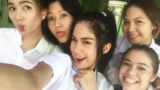 Genap 22 Tahun, Ini 6 Foto Lawas Masa Remaja Ochi Rosdiana