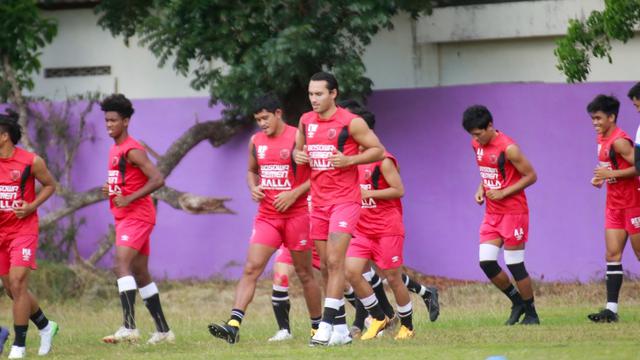 Shopee Liga 1 Kehadiran Ezra Walian Membuat Suasana Latihan Psm Bergairah Indonesia Bola Com