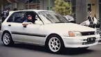 Toyota Starlet EP81 atau Starlet Kapsul berwarna putih menjadi salah satu mobil kesayangan yang dimilikinya. (Source: Instagram/@desta80s)
