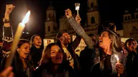 Masyarakat Kolombia melakukan demonstrasi atas pembunuhan para pemimpin perjuangan hak asasi manusi di ibu kota Bogota pada Juli 2018.(Source: AFP/Getty Images/Joaquin Sarmiento)