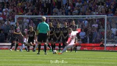 Stoke City turun satu kasta karena hanya mampu finis di posisi ke-19 musim lalu. This video is presented by Ballball.