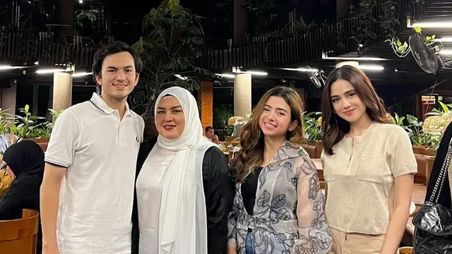 Rizky Nazar di Acara Ultah Ibunya