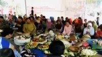 Sebuah benda mencurigakan ditemukan di pusat pertokoan ITC Fatmawati, hingga tradisi kembul sewu dulur makan bersama dengan seribu saudara.
