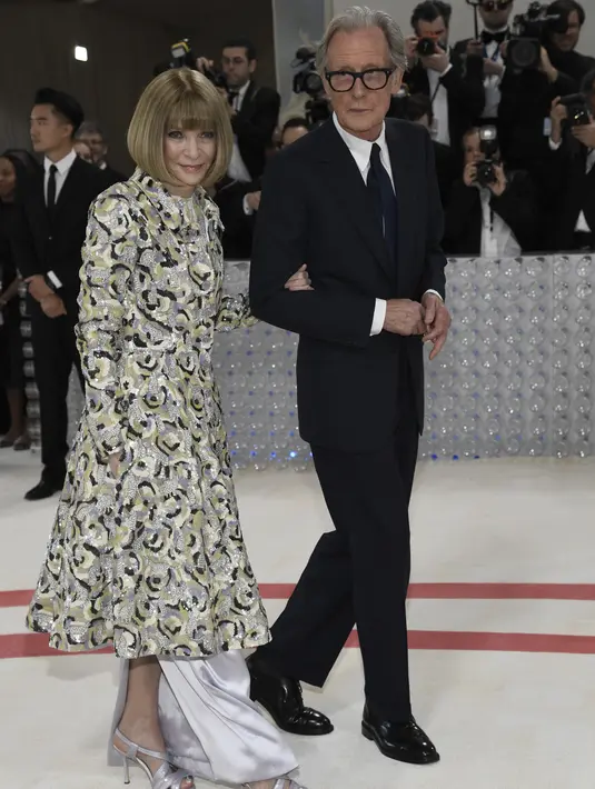 Kerabat dekat Anna Wintour memberi tahu New York Post pada Senin bahwa mereka bahagia ikon fesyen itu akhirnya membuat debut karpet merahnya bersama Nighy. (Photo by Evan Agostini/Invision/AP)
